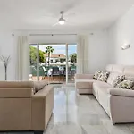 Penthouse Jacaranda * Εστεπόνα