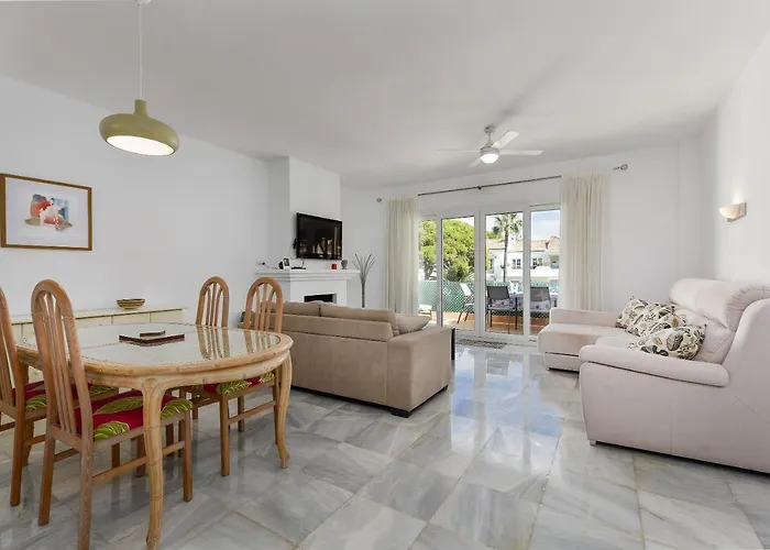 Penthouse Jacaranda Apartment Estepona