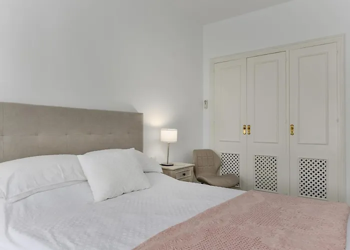 Penthouse Jacaranda Apartment Estepona